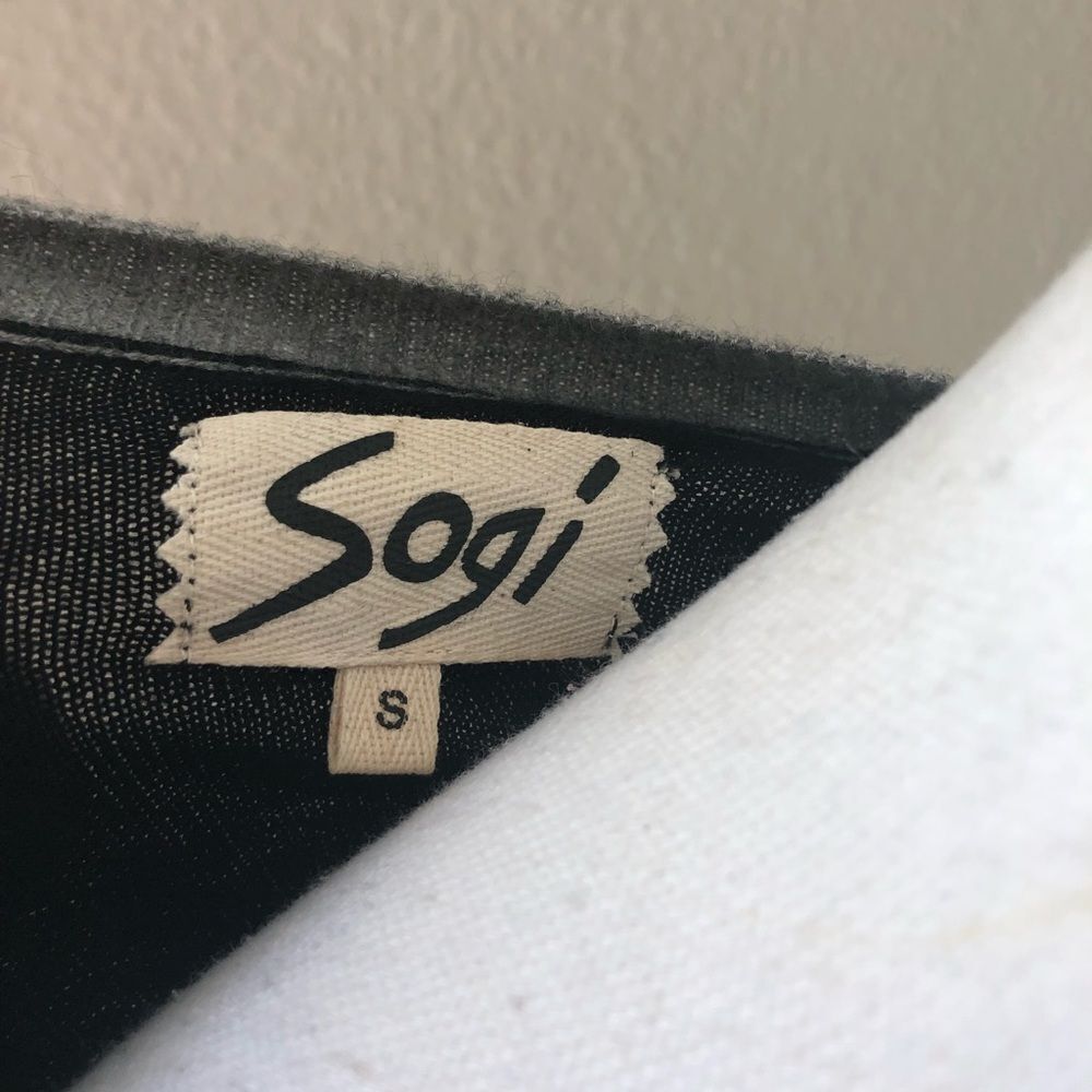 Sogi Colorblock Sweater - Picture 5 of 5